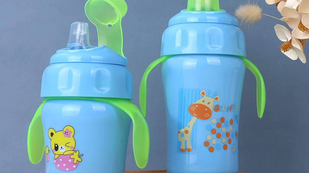 Baby sippy cup with handles